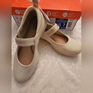 JSport Mary Jane Cream Flats for Women, Size 7, NIB